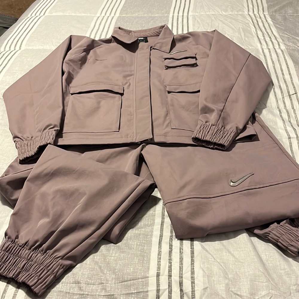 Nike women’s jogger set